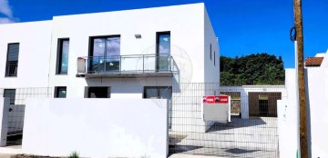 House 4 Bedrooms in Lagoa (Nossa Senhora do Rosário)