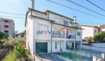 House 4 Bedrooms in Fátima