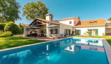 House 4 Bedrooms in Quinta do Conde