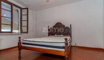 House 3 Bedrooms in Abrantes (São Vicente e São João) e Alferrarede