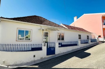 House 3 Bedrooms in A dos Cunhados e Maceira