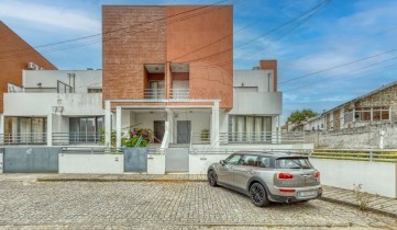 House 6 Bedrooms in Rio Tinto