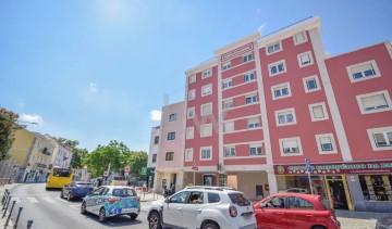 Apartamento 2 Quartos em Carcavelos e Parede