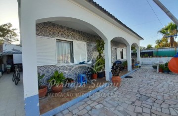 House 3 Bedrooms in Carvalhal