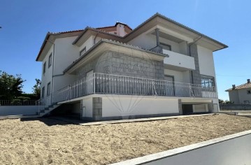 House 4 Bedrooms in Ranhados