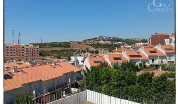 House 5 Bedrooms in Porto Salvo