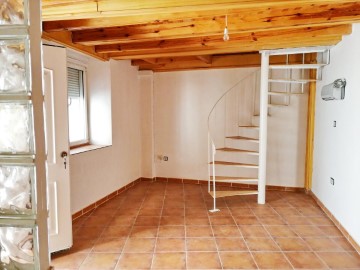 House 4 Bedrooms in Lupiana