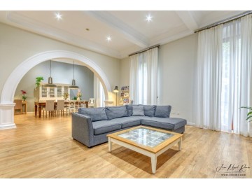 Apartment 5 Bedrooms in Barri Vell