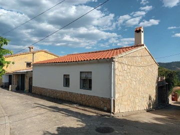 House 3 Bedrooms in Poyatos