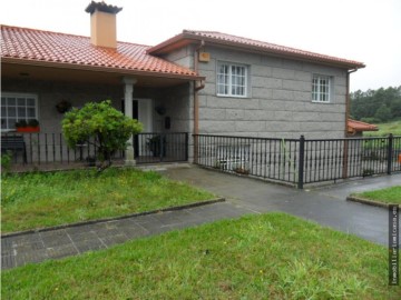 Casa o chalet 4 Habitaciones en Fornelos de Montes (San Lorenzo P.)