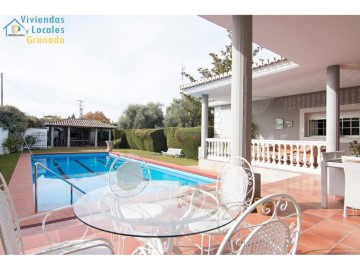 Casa o chalet 7 Habitaciones en Carretera de Granada-La Alcazaba