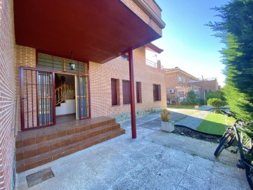House 4 Bedrooms in Soto del Real