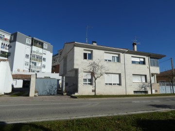 Casa o chalet 5 Habitaciones en Yagüe-Villalonquejar