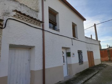 House 3 Bedrooms in Olivares de Duero