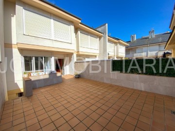 House 5 Bedrooms in Zona Playa