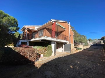 House 4 Bedrooms in Monteumbria