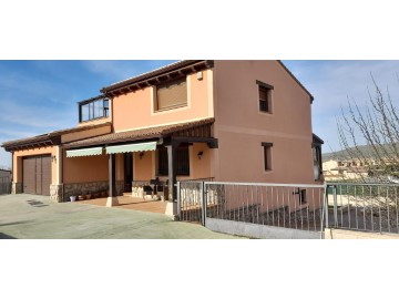 House 8 Bedrooms in Quitapesares