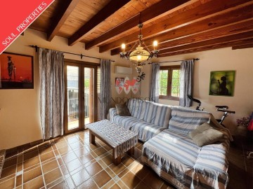 House 4 Bedrooms in Lloseta