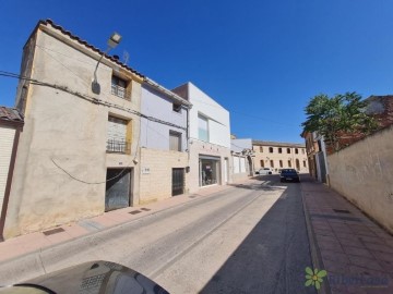 House 2 Bedrooms in Cortes