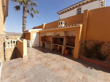 House 6 Bedrooms in Dos Aguas