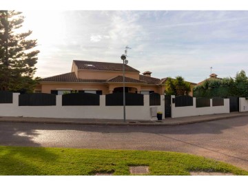 Casa o chalet 5 Habitaciones en Ctra de Sevilla - Ronda sur
