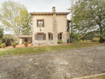 House 4 Bedrooms in Tavertet