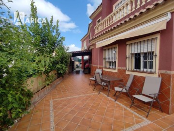 House 4 Bedrooms in La Granja