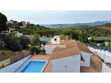 House 5 Bedrooms in Aro (San Vicente)