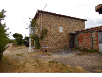 Maison 6 Chambres à Aguilar