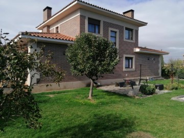 House 4 Bedrooms in Cantalapiedra