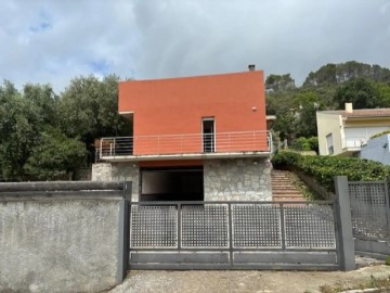 House 4 Bedrooms in Barri del Cos