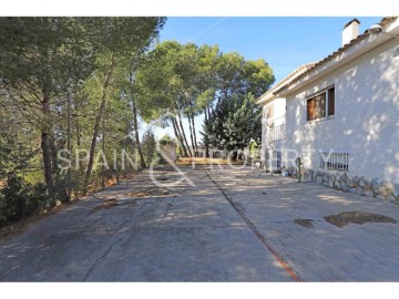 House 5 Bedrooms in Real de Montroi