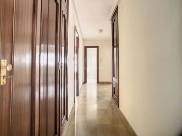 Apartment 4 Bedrooms in Clares