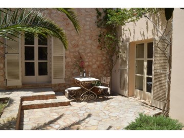 House 4 Bedrooms in Portocolom
