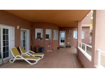 House 4 Bedrooms in Aguadulce