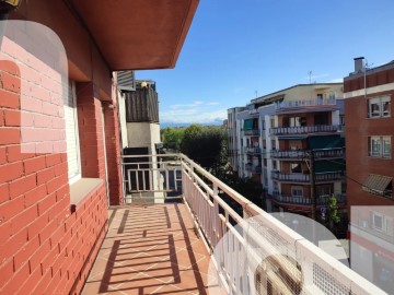 Apartment 4 Bedrooms in La Llagosta