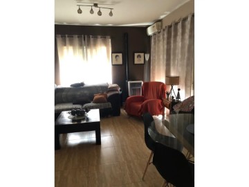 House 4 Bedrooms in Ador