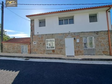 House 4 Bedrooms in Poulo (San Pedro)