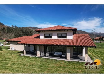 House 3 Bedrooms in Valle