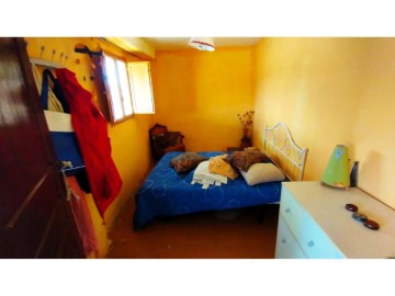 House 4 Bedrooms in Pueyo de Marguillen