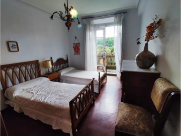Apartment 5 Bedrooms in Selaya
