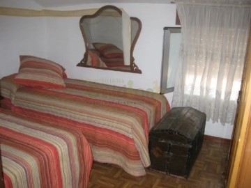 House 4 Bedrooms in Desojo
