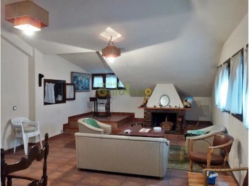 House 4 Bedrooms in Sartaguda