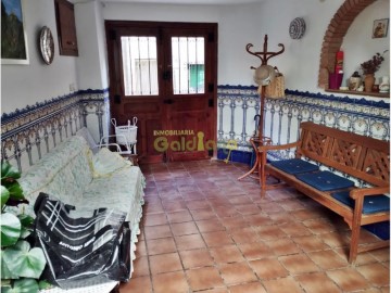 House 6 Bedrooms in Bargota