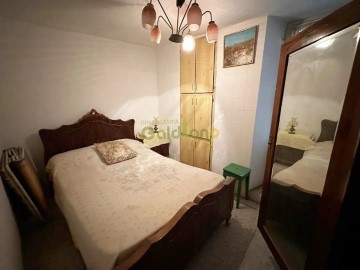 House 4 Bedrooms in Elvillar / Bilar