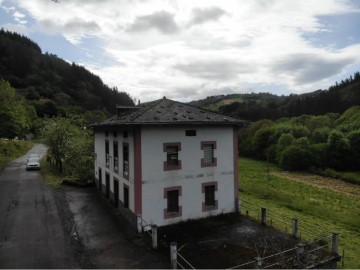 House 5 Bedrooms in Bárcena del Monasterio