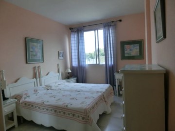 Apartment 4 Bedrooms in Morón de la Frontera