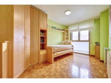Apartment 3 Bedrooms in Rochapea