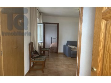 House 3 Bedrooms in Canales
