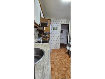 Apartment 4 Bedrooms in Vitoria-Gasteiz Centro